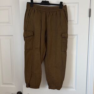 Women’s Roots Khaki Cargo Capri Pants